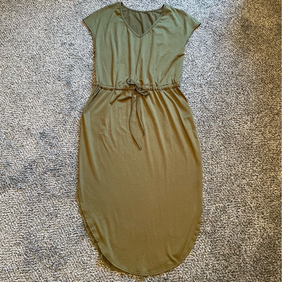 NWT! V-Neck Split-Side Drawstring Midi Dress - Picture 2 of 10